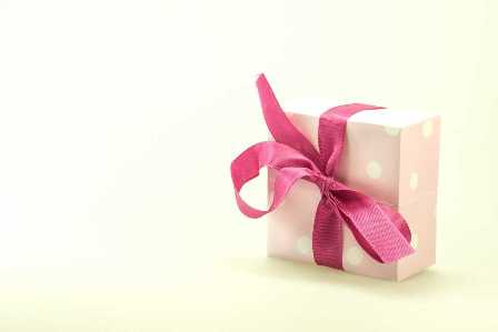 Идеи подарков только для нее: как порадовать особенного человека