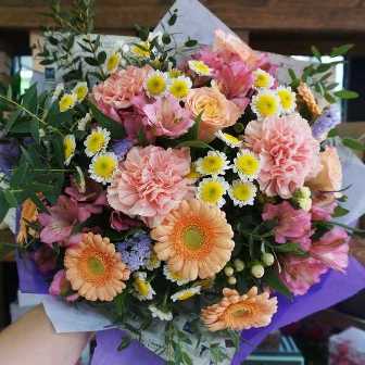 Оригинальные цветы для бабушки, которые подарят радость